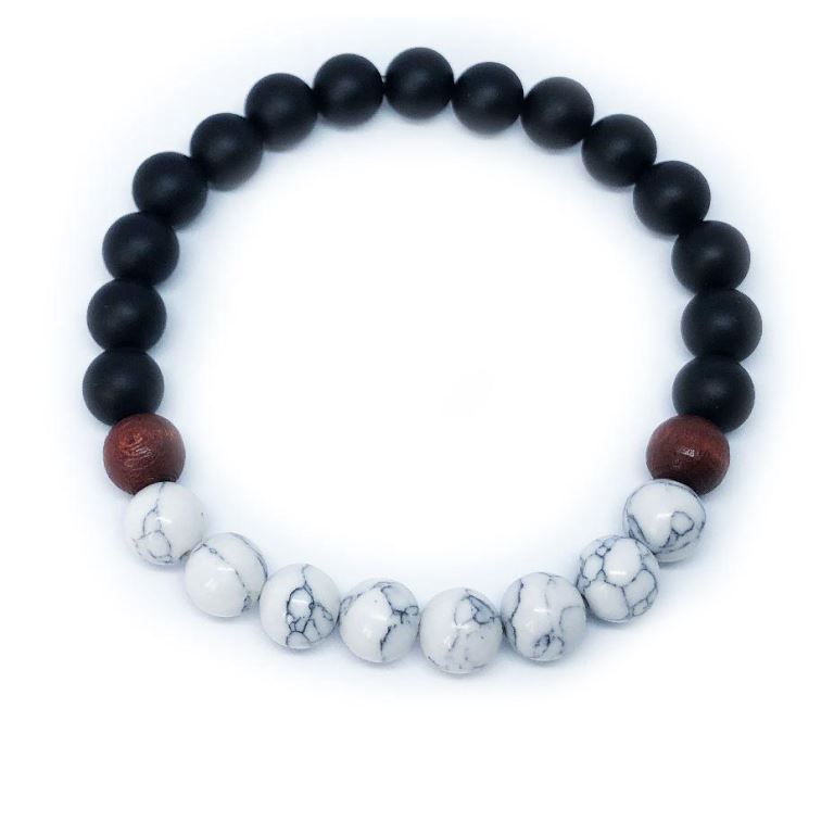Minerální náramek howlit, onyx, dřevo - BŘÍZA