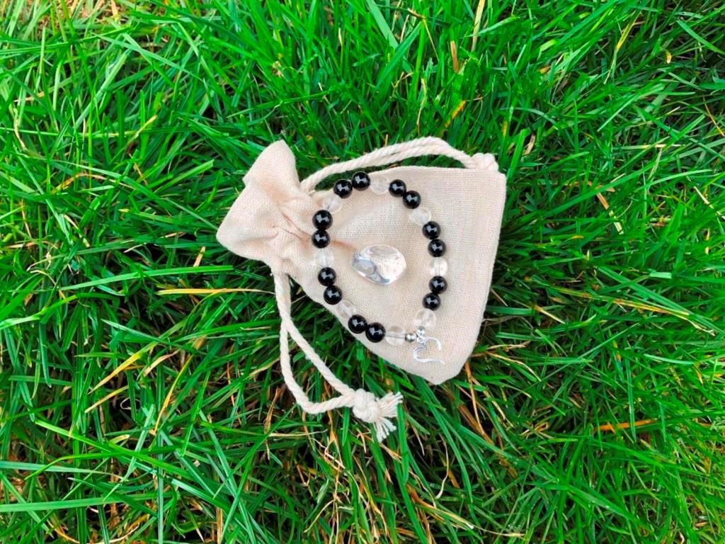 Minerální náramek křišťál, onyx - TOUHA (stříbro Ag925)