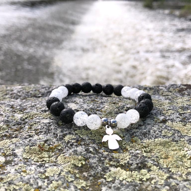 Minerální náramek křišťál, lávový kámen - JISKŘIČKA S ANDÍLKEM