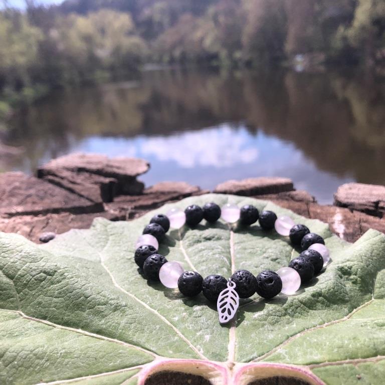 Minerální náramek růženín, lávový kámen - BEZPEČÍ