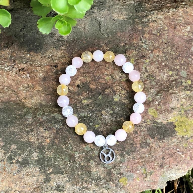 Minerální náramek BÝK