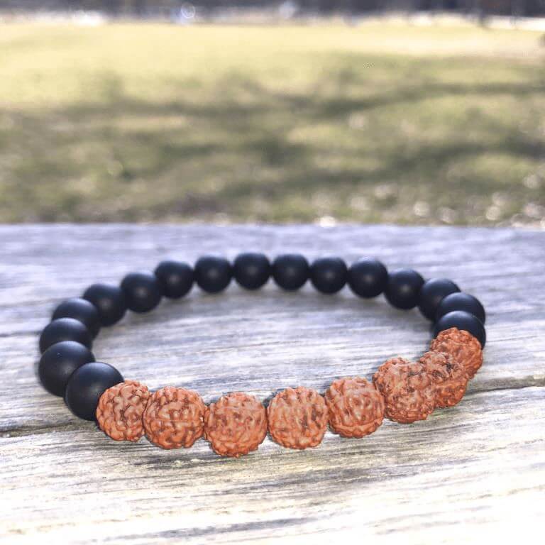 Minerální náramek onyx, rudraksha - SKLÍPKAN