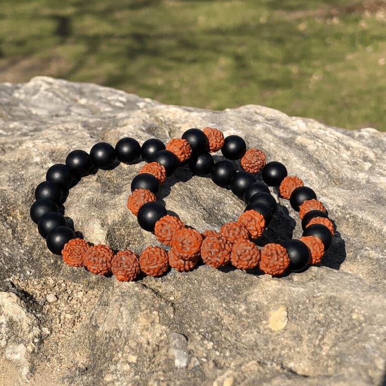 Minerální náramky onyx, rudraksha - SKLÍPKANI