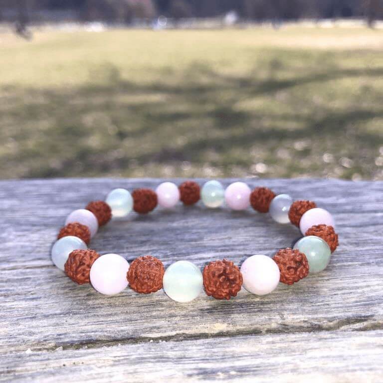 Minerální náramek jadeit, růženín, rudraksha -  ÚSMĚV