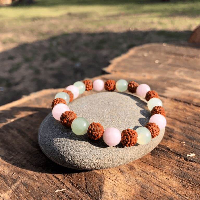 Minerální náramek jadeit, růženín, rudraksha -  ÚSMĚV