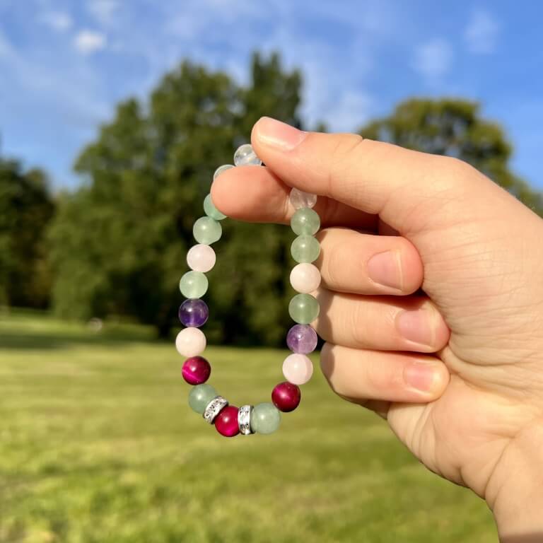 Minerální náramek tygří oko, avanturín, růženín, ametyst, křišťál - HORTENZIE