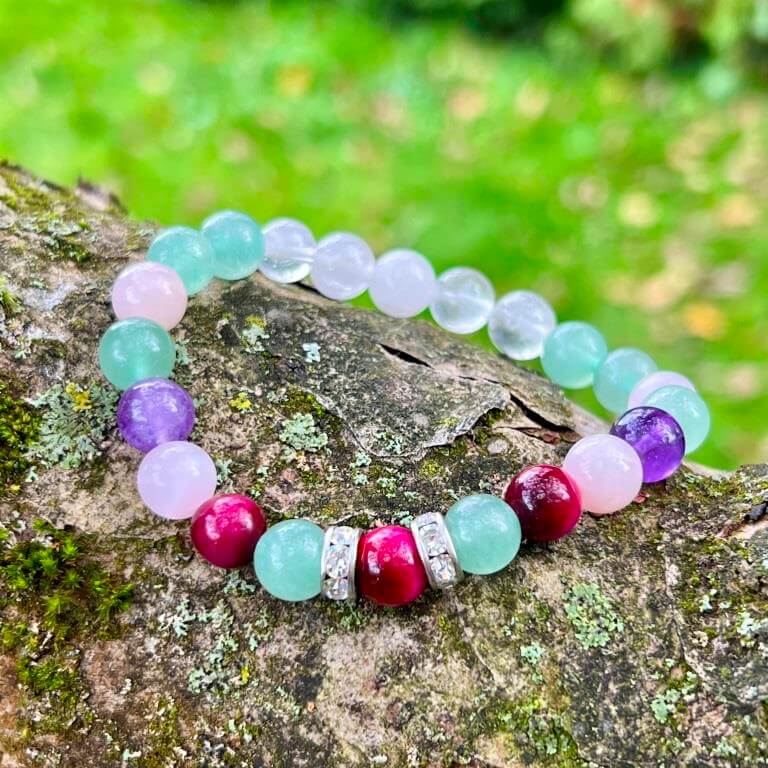 Minerální náramek tygří oko, avanturín, růženín, ametyst, křišťál - HORTENZIE