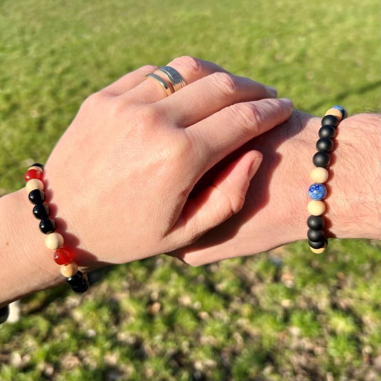 Minerální náramky karneol, lapis lazuli, onyx, dřevo - SPOLU - PARTNERSKÝ