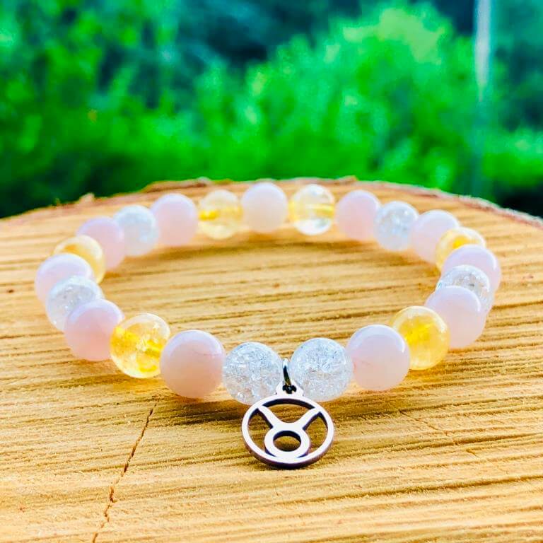 Minerální náramek BÝK