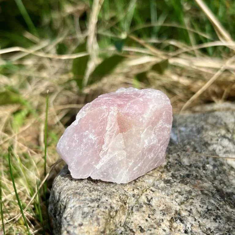 Surový Růženín z Namibie