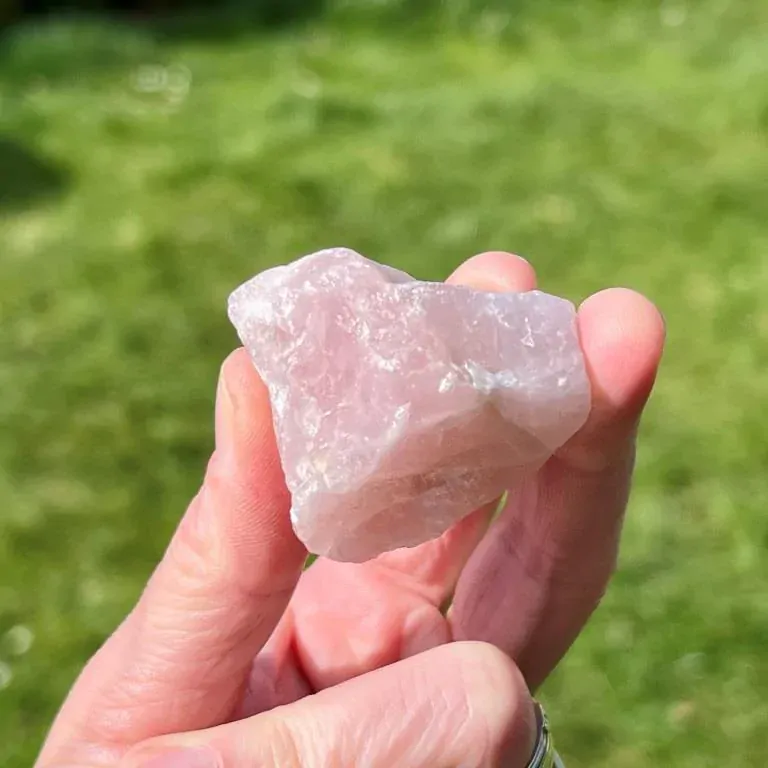 Surový Růženín z Namibie